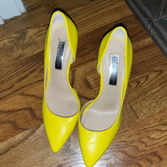 Yellow pump - Picture 9 of 9